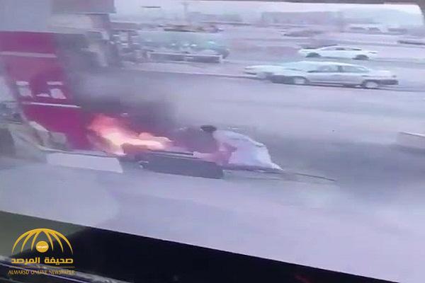 بالفيديو .. شاهد كيف تسبب سائق "لاند كروزر" في إشتعال النار بمحطة وقود في نجران