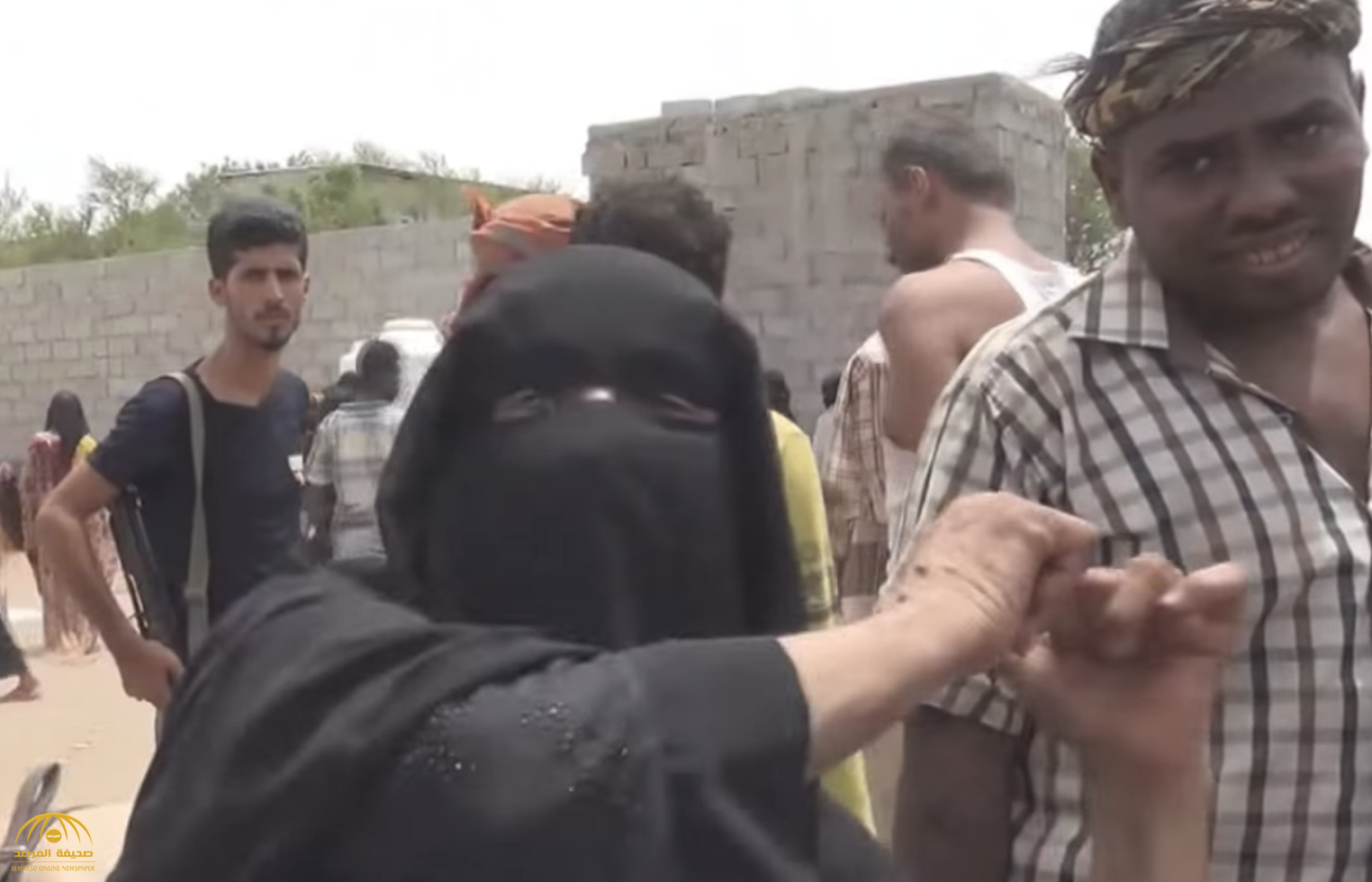 بالفيديو :  يمنية تطالب دول التحالف بسرعة الحسم وتحرير الحديدة من الحوثي .. لا تسمعوا لهؤلاء!