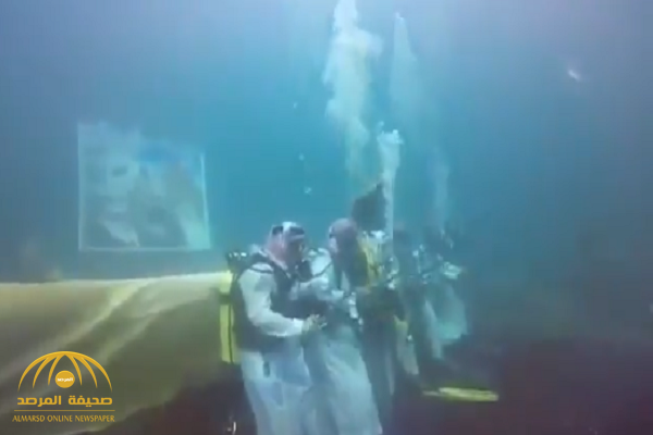 شاهد: سعوديون يؤدون “العرضة” في قاع البحر احتفالًا باليوم الوطني!