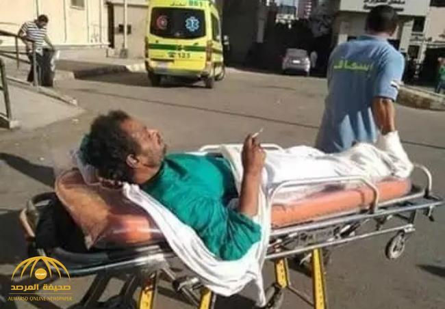 مصر: شاهد .. "المريض البرنس" .. يدخن على "السرير" قبل دخوله غرفة العمليات !