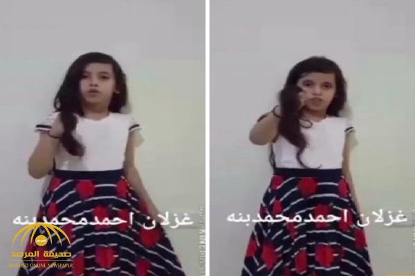 شاهد.. فتاة يمنية تقص شعرها لإثارة حمية القبائل بأن يثوروا في وجه الميليشيات الحوثية