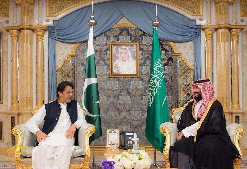 بالصور .. ولي العهد يلتقي رئيس وزراء باكستان