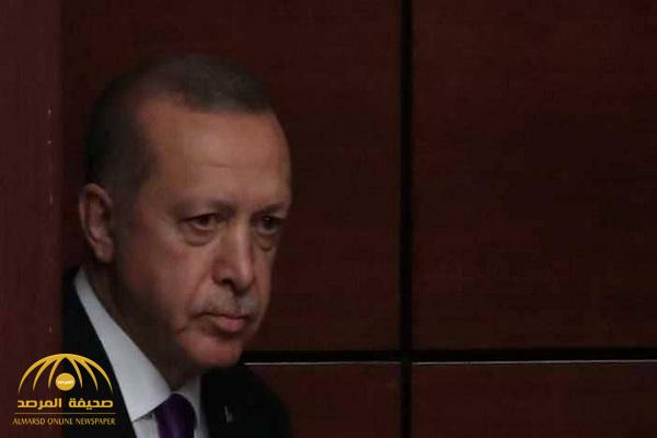 بعد تراجع الليرة 40% أمام الدولار.. أردوغان يتحدث لأول مرة عن "مثلث الشر".. ويكشف عن طريقة الرد!