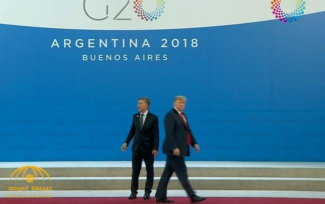 شاهد .. ترامب يحرج الرئيس الأرجنتيني أثناء مصافحته!