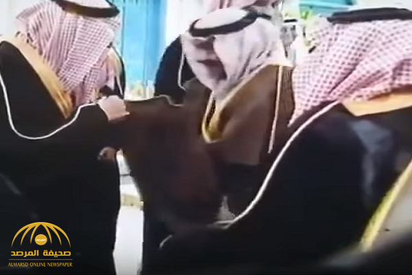 المواطن "المويشير" يكشف عن السؤال الذي وجهه له الملك سلمان عندما استوقفه أثناء استقبال أهالي الجوف -فيديو