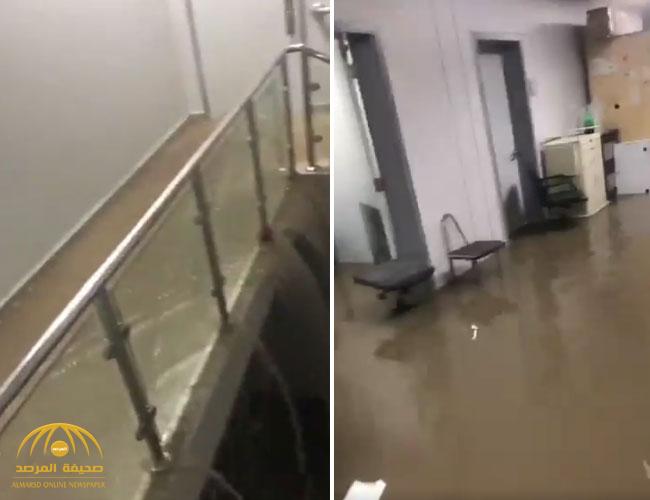 شاهد فيديو متداول لحظة دخول السيول للدور الأرضي في مستشفى الشميسي بالرياض