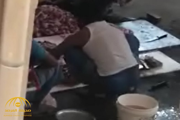 أمانة الشرقية تكشف حقيقة فيديو لعمالة تقوم بجمع لحوم  تحت مبنى بحي الفيصلية!
