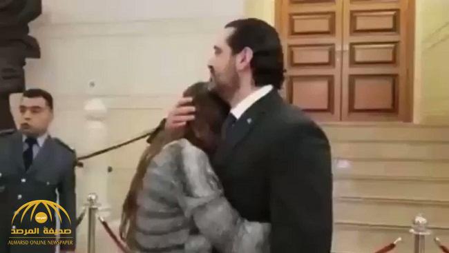 شاهد .. "الحريري" يحتضن فتاة في البرلمان والسبب “ منيح كتير”!
