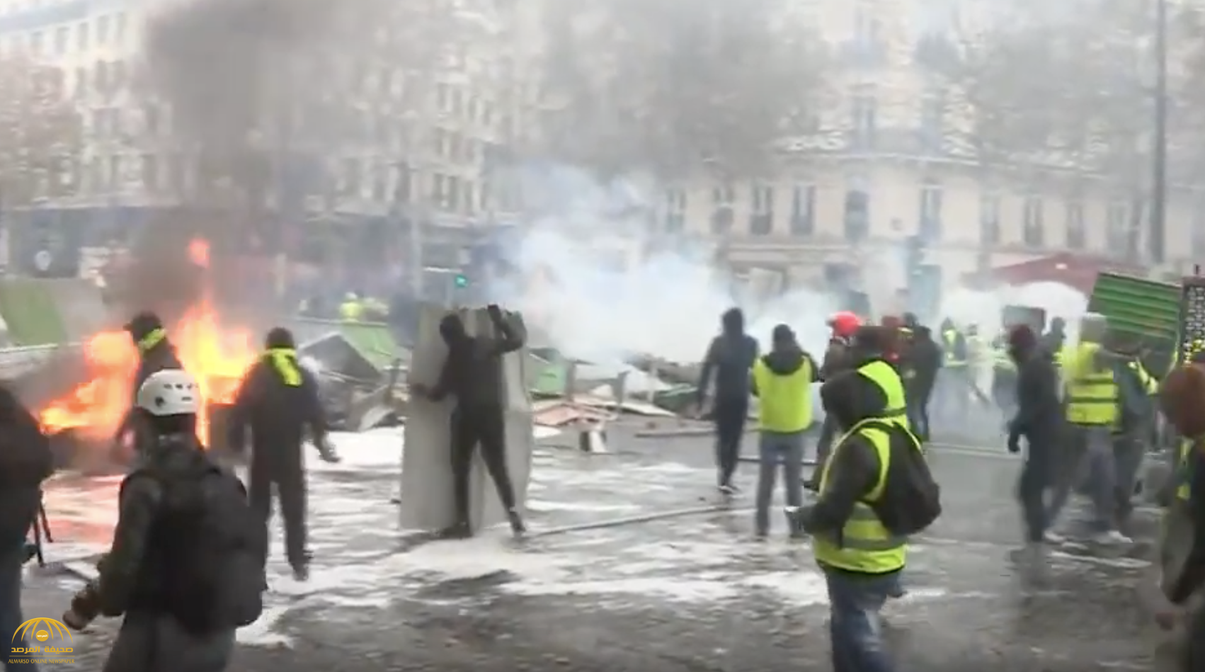 مواجهات بين الشرطة  الفرنسية  ومتظاهري "السترات الصفراء" في الشانزليزيه التي تندد بارتفاع أسعار الوقود-فيديو