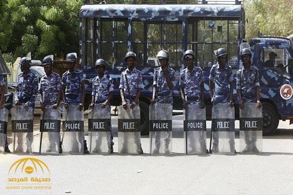 رويترز: المتظاهرون يقتربون من قصر الرئاسة في السودان