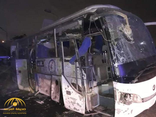 بالصور: في عمل إرهابي جديد..مقتل سائحَيْن وجرح 12 في هجوم استهدف حافلة سياحية بمصر