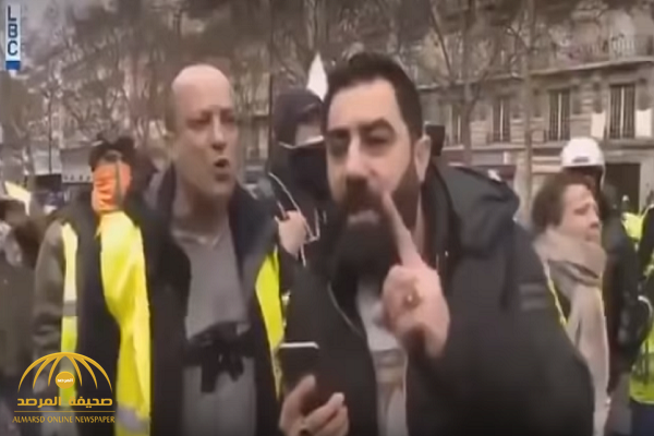 شاهد… شاب سوري يشتم بشار الأسد على الهواء من قلب الاحتجاجات الفرنسية!