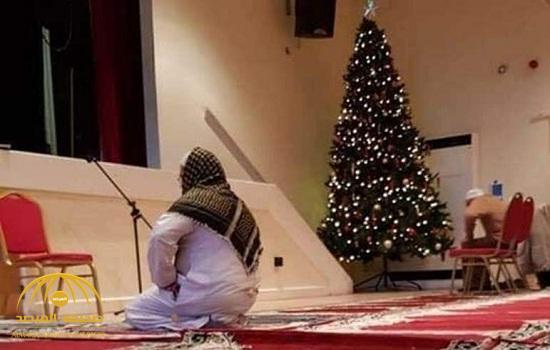 شاهد.. شجرة «كريسماس» داخل مسجد في مصر تثير جدلا واسعا!