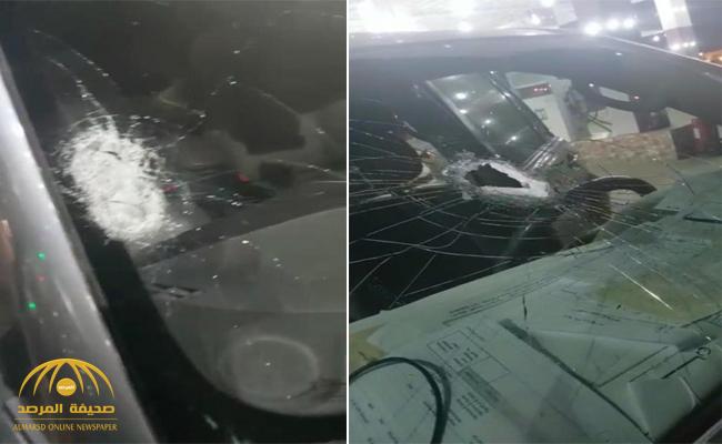 بالفيديو : مواطن يروي تفاصيل تعرضه لهجوم من "قطاع طرق"على طريق الرين .. وهذه ما فعلوه في سيارته!