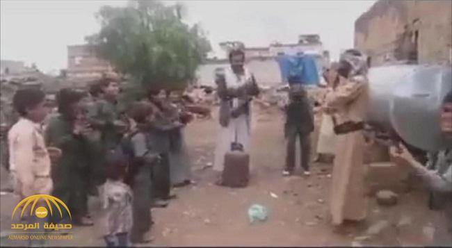 شاهد.. كيف احتفل يمني  بعد حصوله على أسطوانة غاز من الحوثيين!