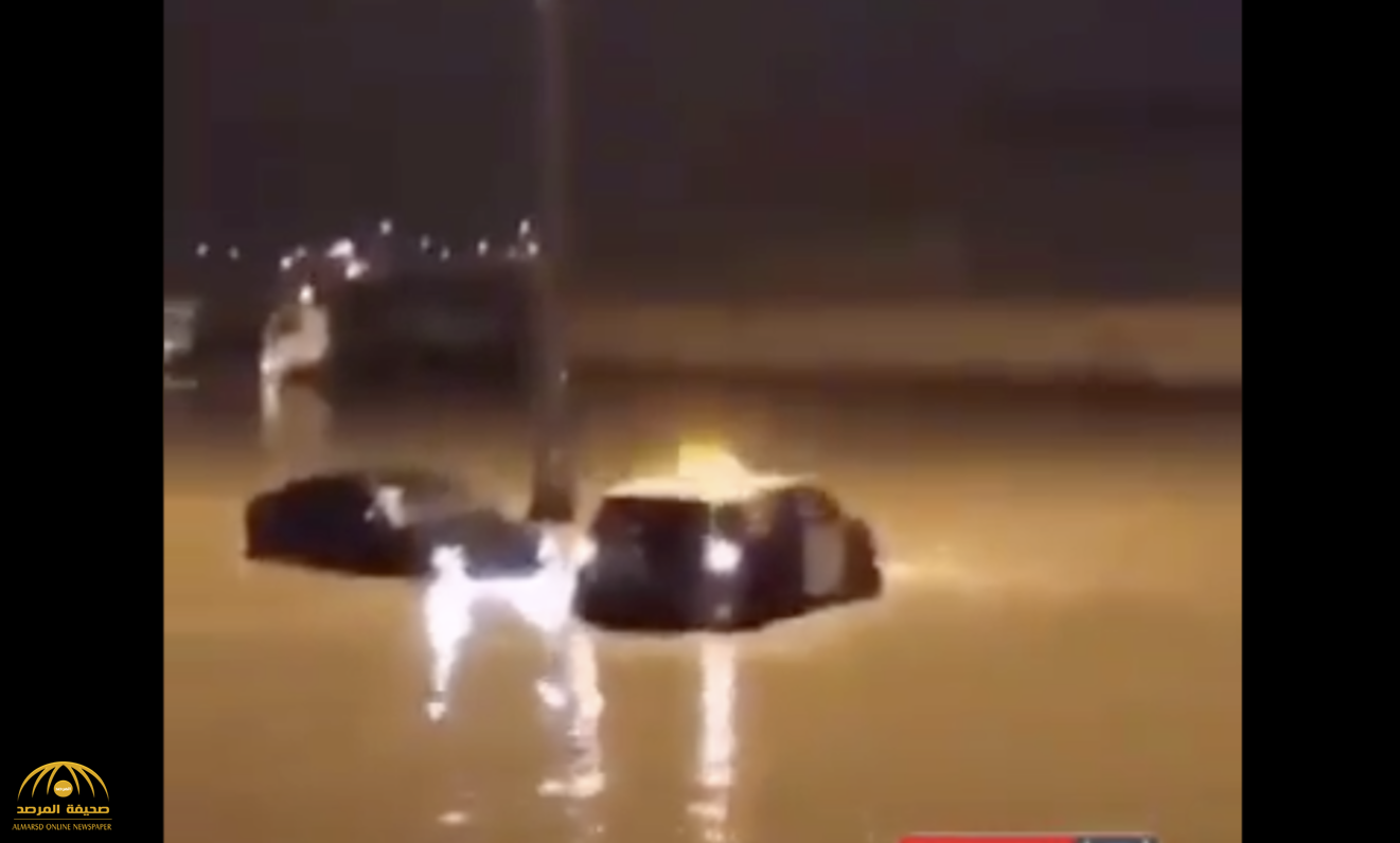 حدث في المدينة .. شاهد السيول تجتاح «وادي العقيق» ودورية شرطة تنقذ سائق غمرته المياه