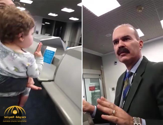 بالفيديو: منع أفراد عائلة أمريكية من ركوب الطائرة بسبب رائحتهم.. والقضية تأخذ منحى آخر!