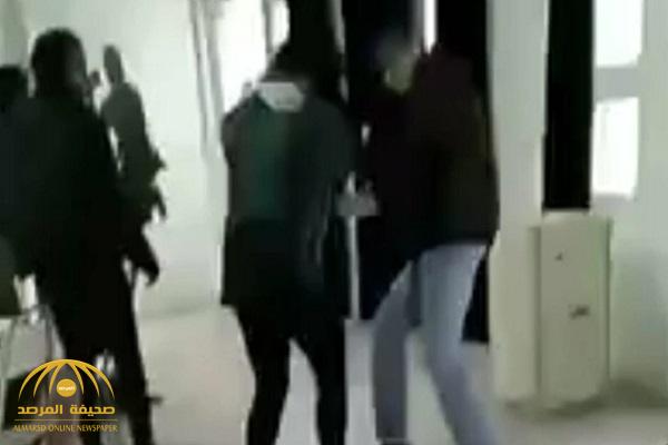 شاهد.. فيديو صادم لاعتداء مدرس على طالبة بتونس