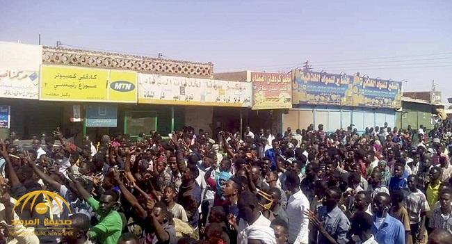 بعد تصاعد الاحتجاجات... السودان يعلن قرارا جديدا !