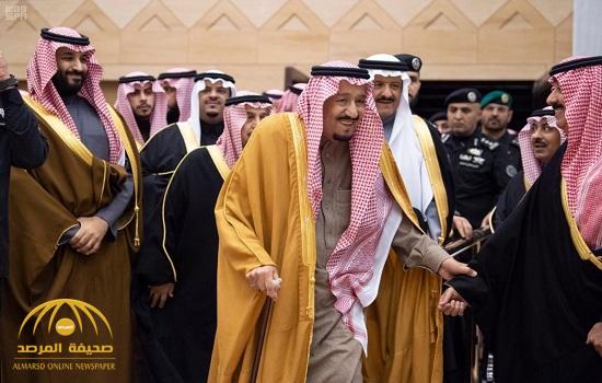 شاهد.. ابتسامة الملك سلمان في وجه الأمير متعب بن عبد الله تخطف أنظار الحاضرين
