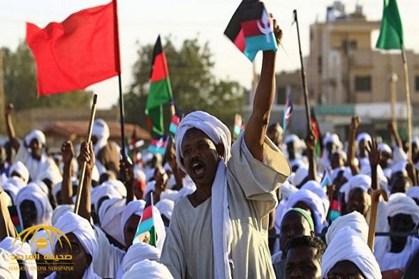 رغم إعلان "البشير" حالة الطوارئ وتعديلات حكومية .. المتظاهرون يواصلون الاحتجاجات في السودان