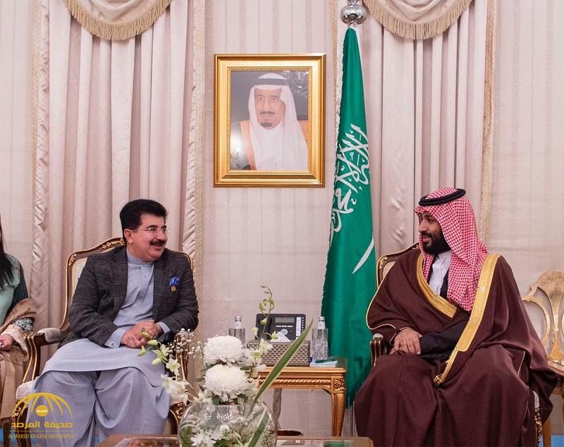 بالصور .. ولي العهد يلتقي رئيس مجلس الشيوخ وقائد الجيش الباكستاني