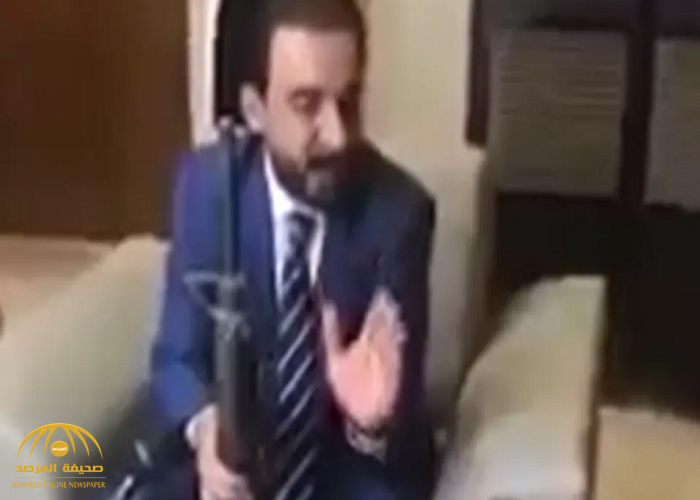 تكريم غريب من رئيس البرلمان العراقي لـ"صياد" نجا من قبضة داعش.. شاهد ماذا أهدى له ليثير ضجة!