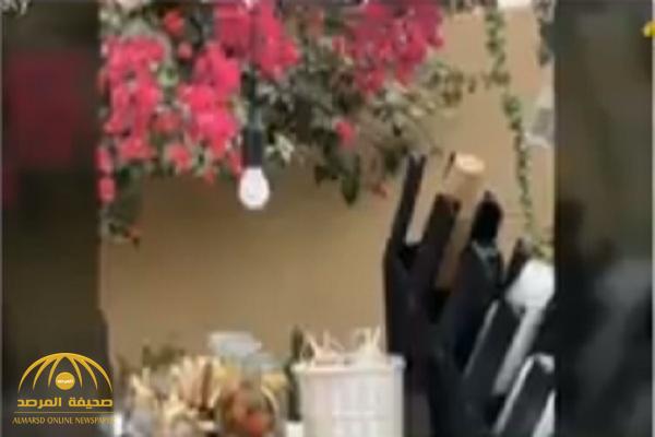 بالفيديو: فتاة سعودية تحول حوش منزلها لمقهى.. وهذا هو ردة فعل والدتها!