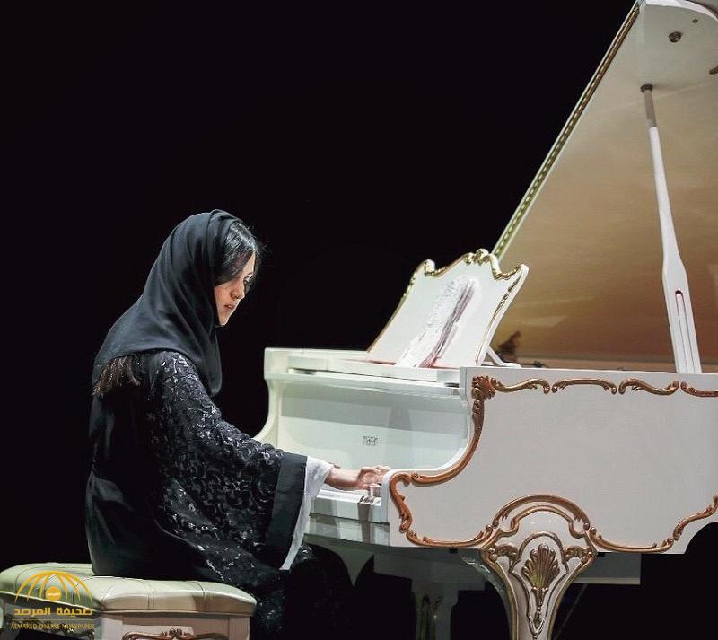 بالفيديو والصور : أول شابة سعودية تعزف في "دافوس" تكشف سر ولعها بالبيانو وموقف أسرتها من هوايتها