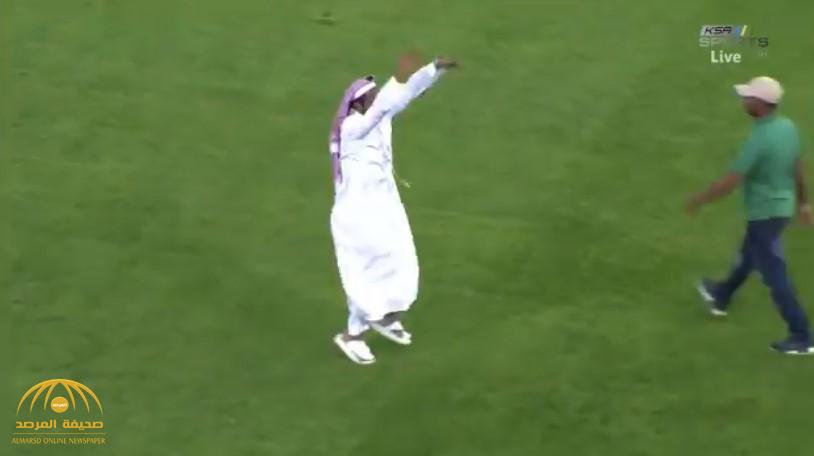 بعد فوز فريقه بالكلاسيكو.. شاهد: رئيس "الهلال" يحتفل بحركات حماسية تلهب الجماهير