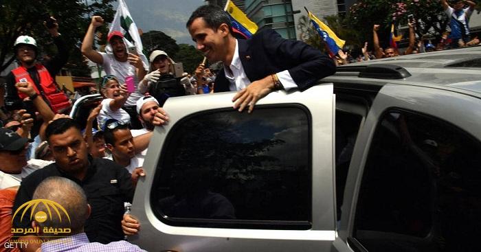غوايدو يتحدى مادورو ويعود لفنزويلا.. وتحذير أميركي من "رد سريع"