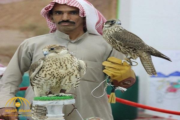 سعودي يخسر أمواله في شراء الصقور منذ 22 عاما لسبب غريب ! - صور