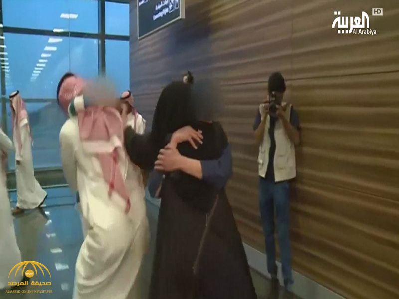 بالفيديو: مشهد مؤثر لأم سعودية تستقبل طفليها بعد تحريرهما من قبضة "داعش".. والكشف عن تفاصيل القصة!