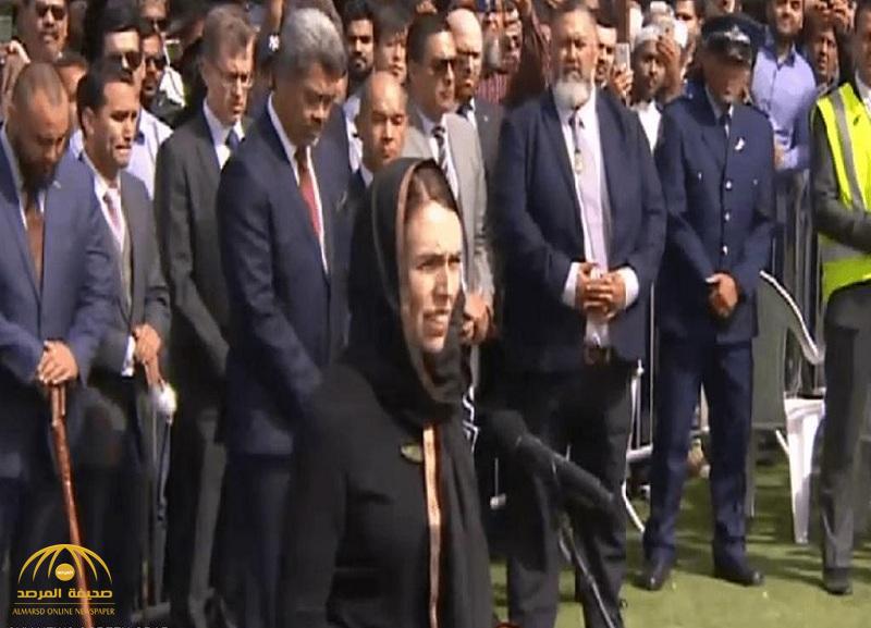 بالفيديو .. رئيسة وزراء نيوزيلندا تفاجئ آلاف المصلين بحديث للرسول محمد!