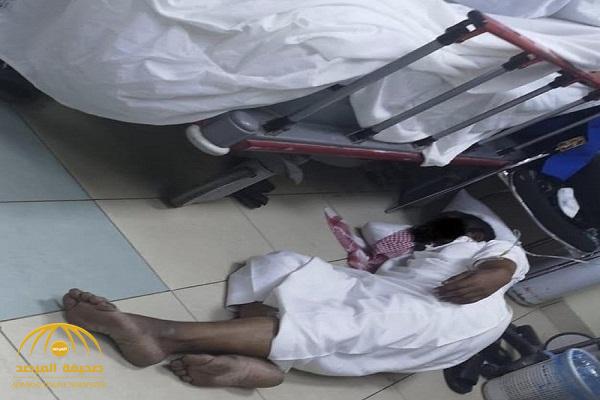 تداول صورة لمريض ينام على الأرض في مستشفى العارضة العام.. و "صحة جازان" تكشف ملابسات القصة