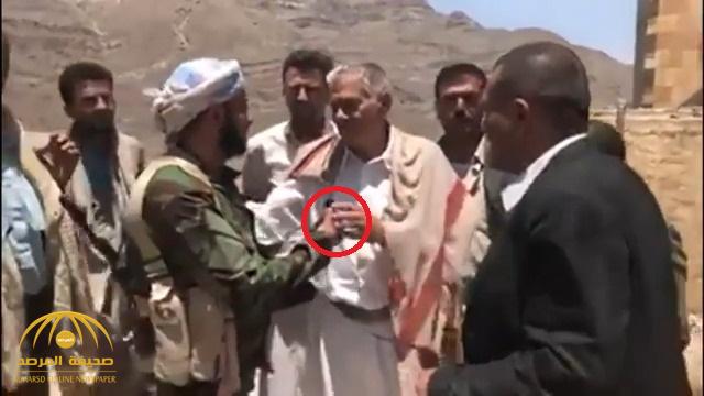 شاهد: شيخ  "قبيلة العود" يقبض من الحوثي ثمن "الخيانة" ضد الحكومة الشرعية في اليمن!