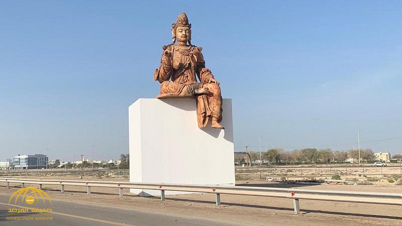 سر وضع تمثال "بوذا" على طريق حيوي في الإمارات !