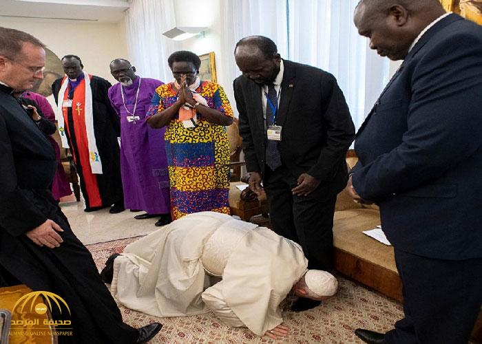 بالفيديو: البابا فرنسيس يقبل أقدام قادة جنوب السودان المسيحيين