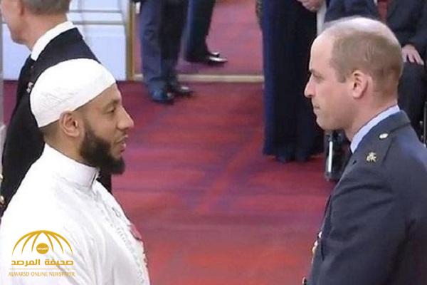 الأمير ويليام يكرم إمام مسجد في قصر الملكة في بريطانيا ويمنحه وسام الإمبراطورية!