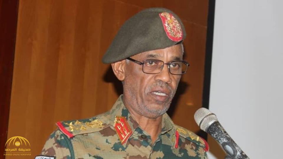 من هو وزير الدفاع السوداني الذي أعلن عزل البشير.. وقرر تشكيل مجلس عسكري انتقالي؟