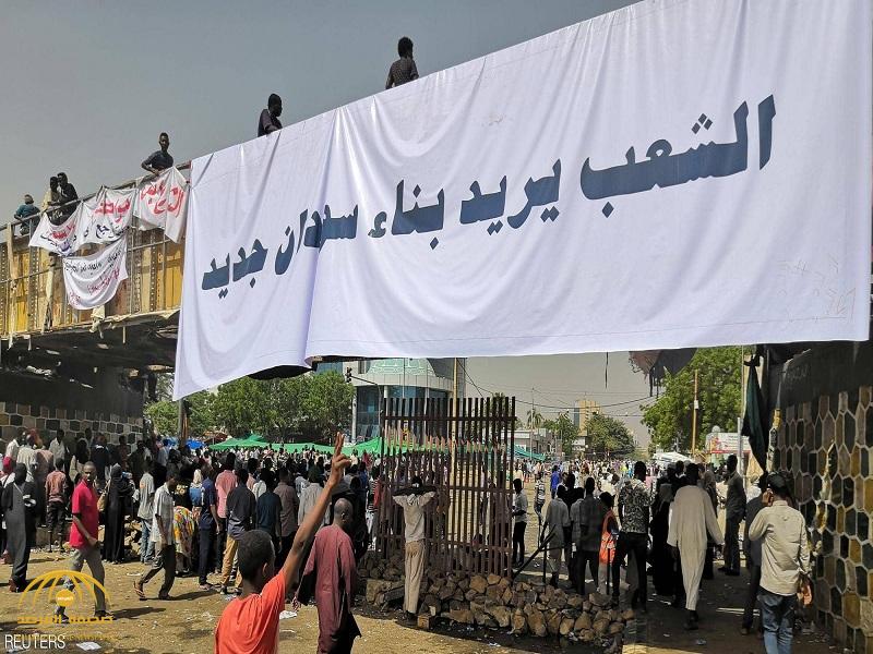 المخابرات السودانية تعلن أول إجراء بعد الانقلاب على "البشير"!