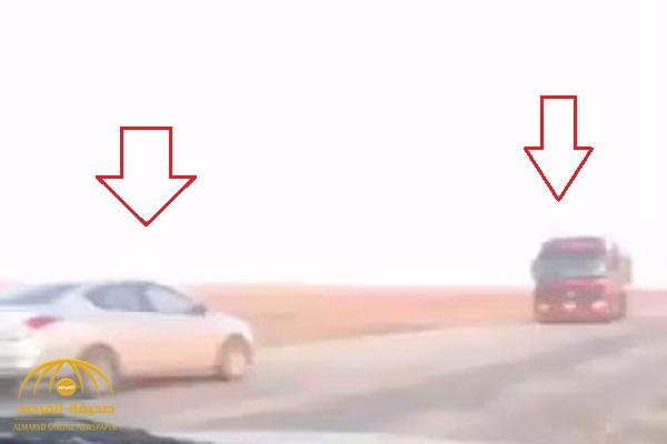 شاهد : حادث مروّع على أحد الطرق السريعة بمكة بسبب انشغال قائد المركبة بالجوال !