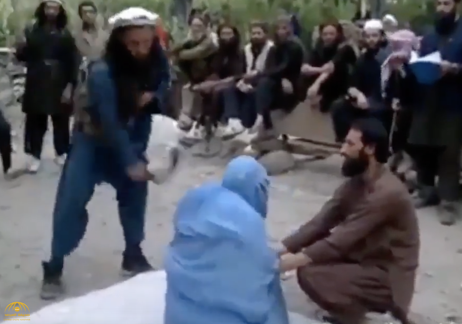 شاهد: عناصر من "طالبان" الأفغانية يجلدون امرأتين لسماعهن الموسيقى .. ويرددون "الله أكبر"!
