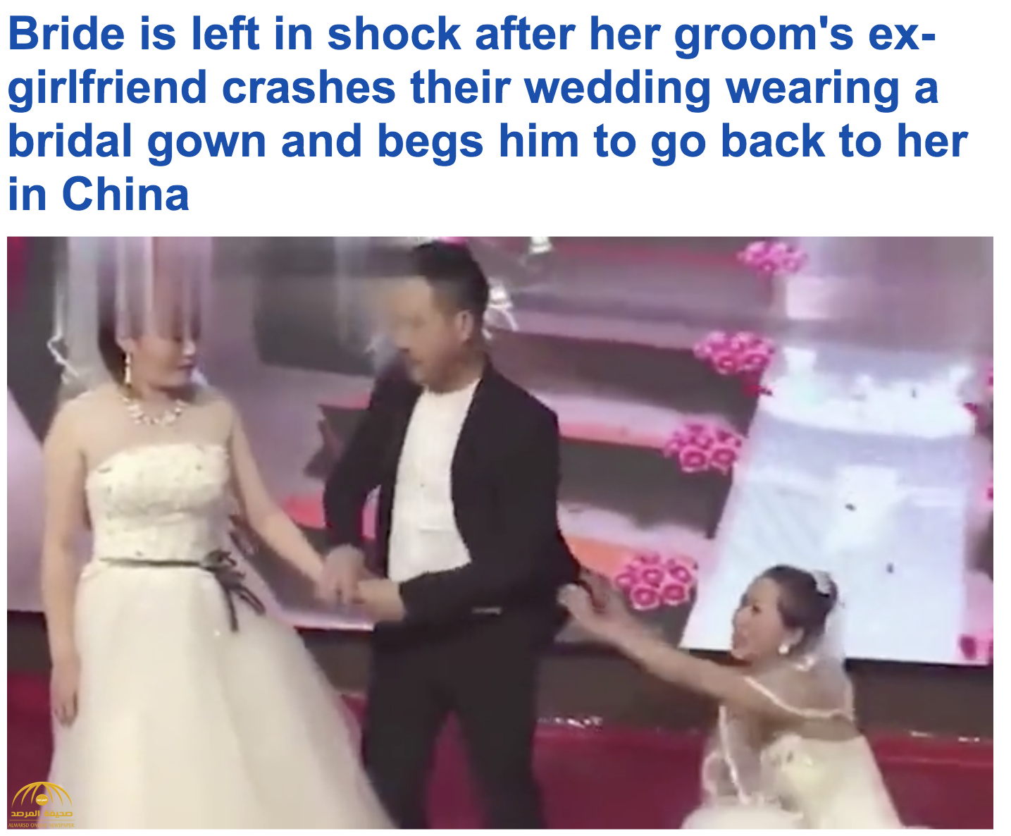 شاهد.. امرأة تقتحم حفل زفاف حبيبها السابق وتتوسل له ليعود إليها.. وهذا رد فعل العروس وأهلها