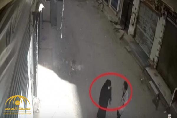 بالفيديو : مصري يقتل والدته في نهار رمضان في منطقة الهرم بالجيزة
