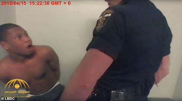 شاهد: شرطيان أمريكيان يعتديان بوحشية على سجين داخل زنزانته في ولاية كنتاكي الأمريكية!