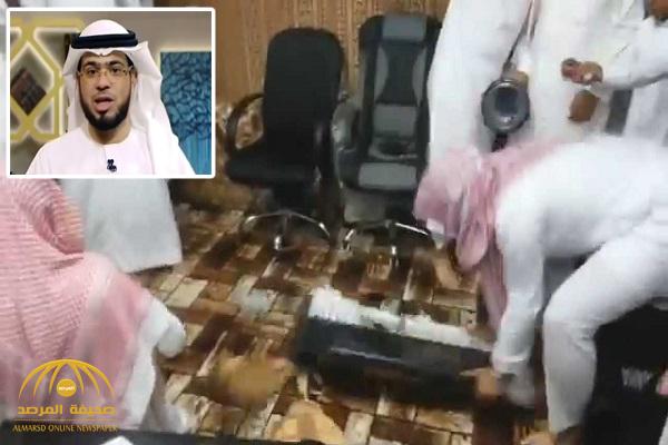 الداعية الإماراتي "وسيم يوسف" ينشر فيديو عن أعمال "الصحوة" .. ويعلق عندما تنكسر شوكتهم يعتذرون!
