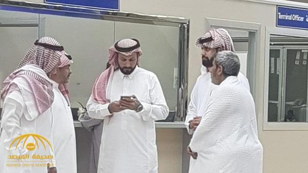 الدفعة الأولى من المعتمرين القطريين تصل إلى جدة - صور