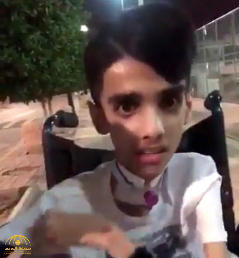 بالفيديو .. صبي معاق يتهم أحد المشاهير بسرقة مبلغ منه وعدم الرد على اتصاله