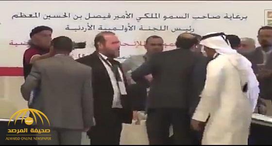 بالفيديو: طرد ممثل قطر بعدما أثار فوضى داخل الاجتماع العربي للصحافة الرياضية